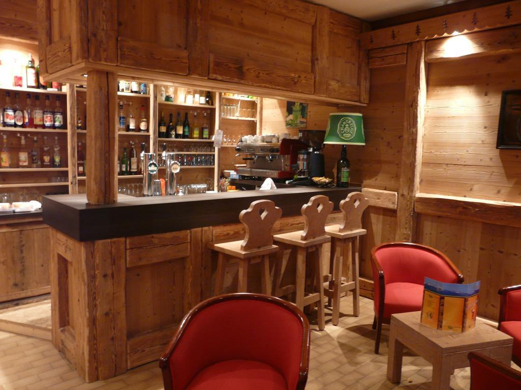 Logis Le Pont De Champ Hotel Beaucroissant Luaran gambar