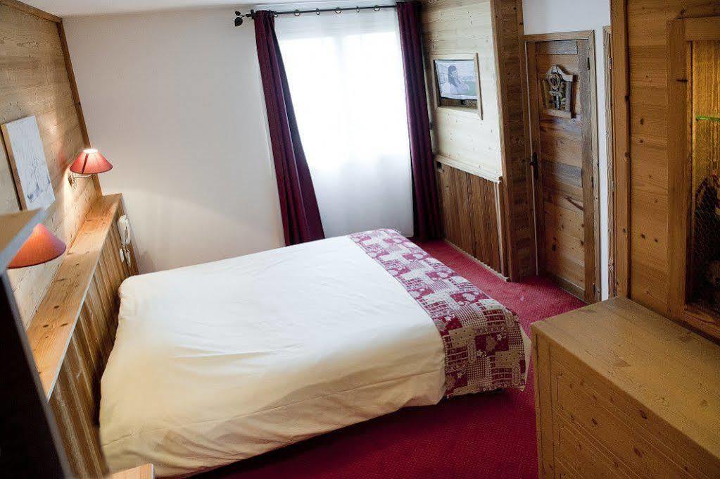 Logis Le Pont De Champ Hotel Beaucroissant Luaran gambar