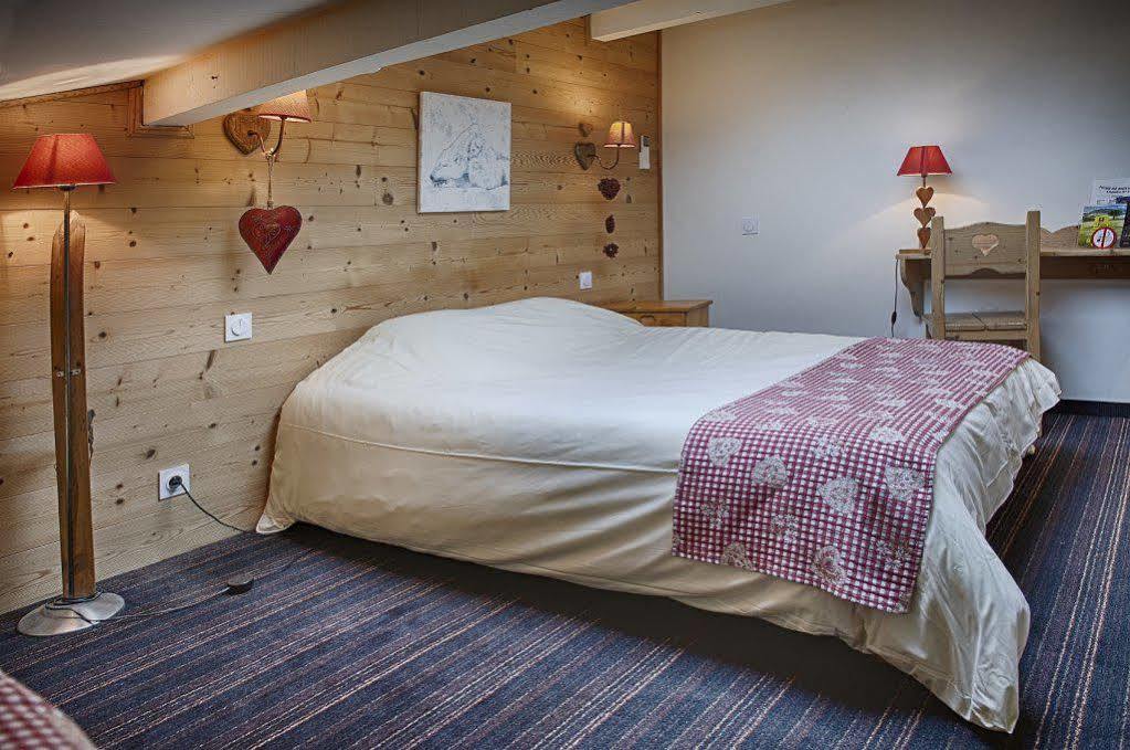 Logis Le Pont De Champ Hotel Beaucroissant Luaran gambar